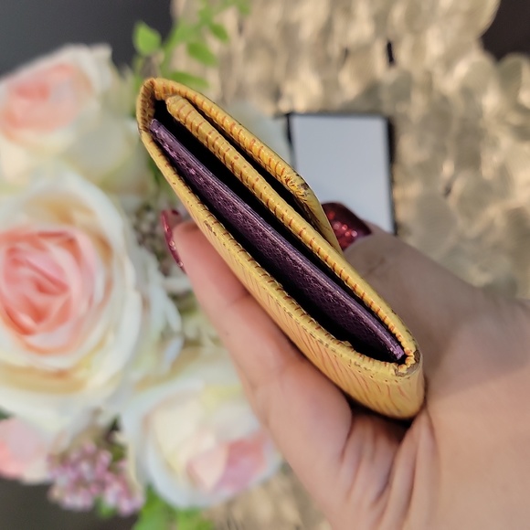 Authentic Louis Vuitton Epi card wallet - Picture 5 of 10